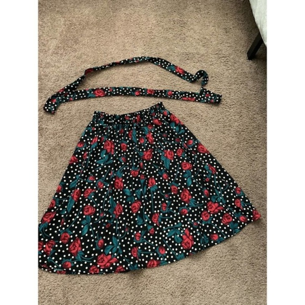 Jessy B Women Black Floral Casual Skirt size Small Rose White Polka Dot Floral‎